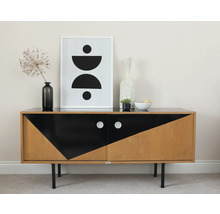 Buffet avec motif géométrique, décoration et cadre photo en intérieur