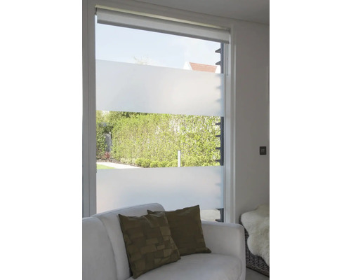 Fenster mit Sichtschutzfolie im Wohnraum