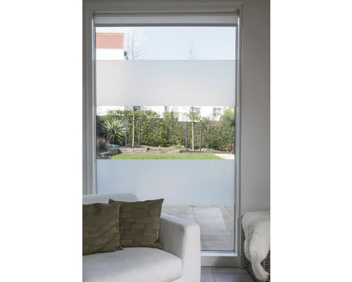 Fenster mit Sichtschutzfolie im Wohnzimmer