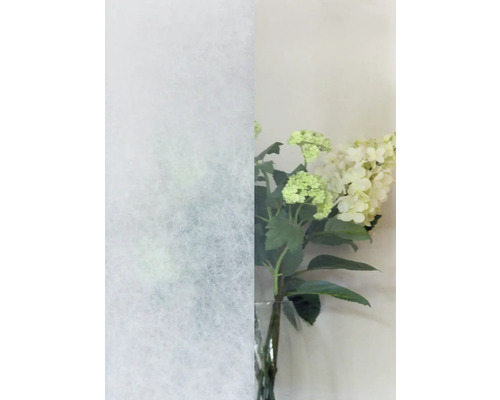 Dekorfolie mit Muster neben einem Blumenstrauß