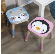 Deux tabourets pour enfants avec des motifs d''animaux : raton laveur et pingouin.