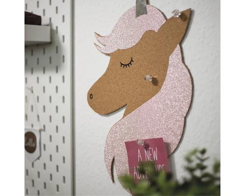 Einhorn-Pinnwand aus Kork und Glitzer zur Befestigung von Notizen