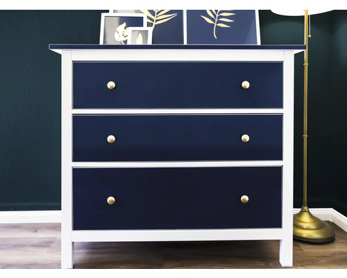 Commode avec trois tiroirs et poignées rondes