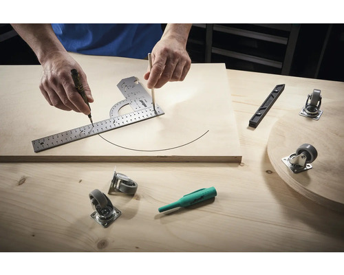 Établi avec outils et roulettes pour le travail du bois