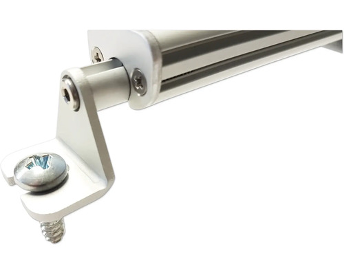 Detailansicht einer silberfarbenen Vorhangschiene mit Schrauben