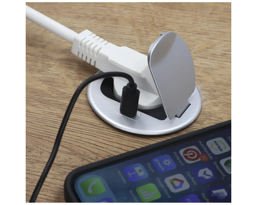 Prise de table avec port USB et câble d''alimentation sur une table