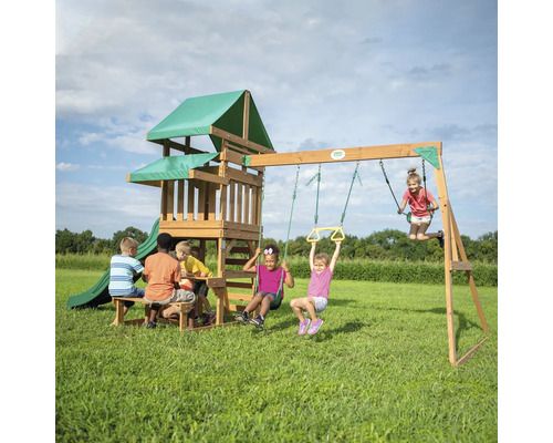 Aire de jeux avec tour, balançoires, toboggan et table de pique-nique dans le jardin