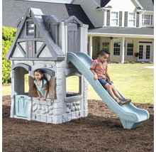 Kinderrutsche mit Spielhaus im Garten, bespielbar von Kindern