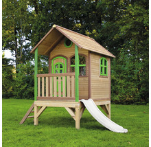 Holzspielhaus mit Rutsche und Leiter im Garten