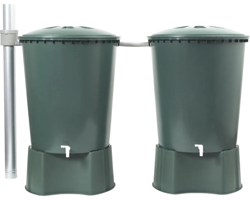 Deux récupérateurs d''eau de pluie connectés avec robinet et accessoires pour l''arrosage du jardin