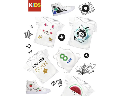 Collage mit Kindermode zum Selbergestalten, inklusive T-Shirts, Turnschuhe und Turnbeutel