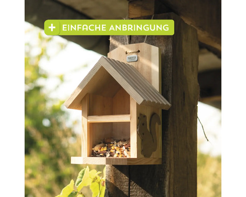 Holzfutterhaus mit Eichhörnchenmotiv zur einfachen Anbringung