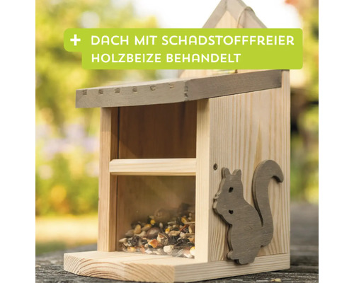 Holz Vogelhaus mit Futtermittel und Eichhörnchen-Dekoration
