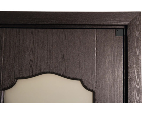 Vue détaillée d''une porte avec cadre en bois et insert en verre