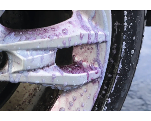 Alufelge mit Felgenreiniger