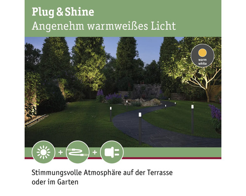 Gartenlandschaft mit Wegbeleuchtung für eine stimmungsvolle Atmosphäre.
