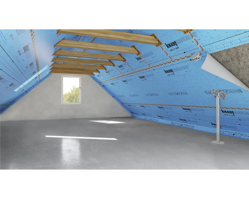 Scène de grenier avec chevrons, fenêtre et frein vapeur bleu Knauf Insulation LDS 2 Silk