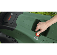 Detailansicht eines Rasenmähroboters mit Bedienelementen und Bosch Logo