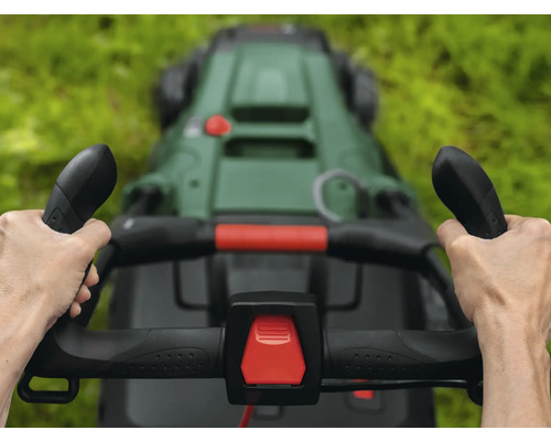 Utilisation d''une tondeuse à gazon avec des éléments de commande