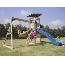 Kinderspielplatz mit Schaukel und Rutsche im Garten