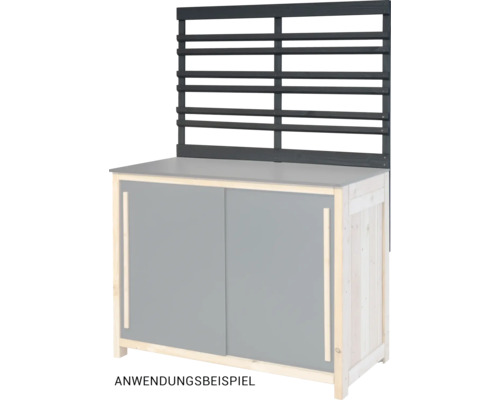 Anwendungsbeispiel einer Werkbank mit Schiebetüren und Werkzeugwand