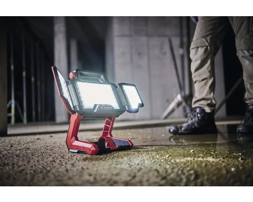 Projecteur de chantier sans fil Einhell avec technologie LED en utilisation