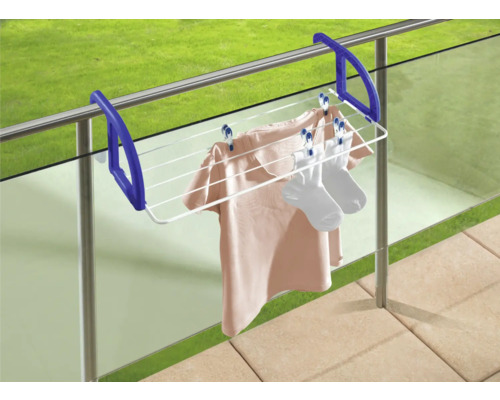 Balkonhängetrockner mit Wäsche
