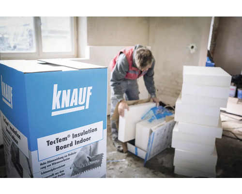 Knauf Tectem Dämmplatte Innen mit Arbeiter