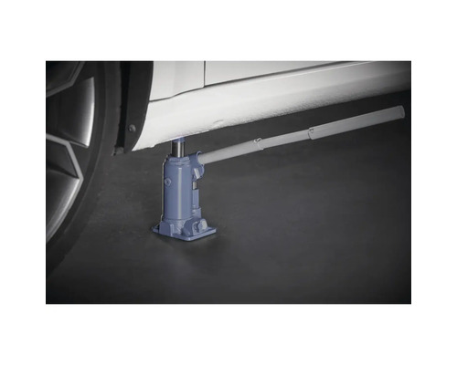 Cric bouteille soulevant une voiture