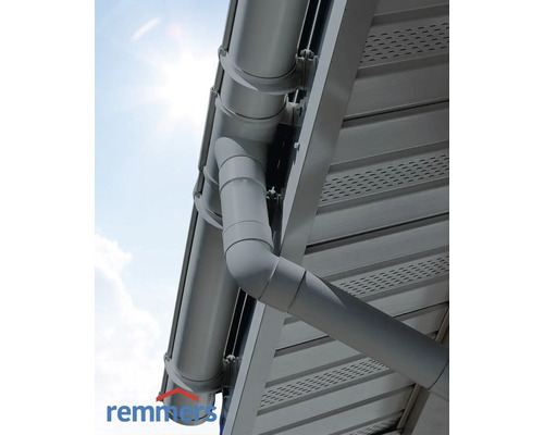 Gouttière et tuyau de descente sur un bâtiment, logo Remmers