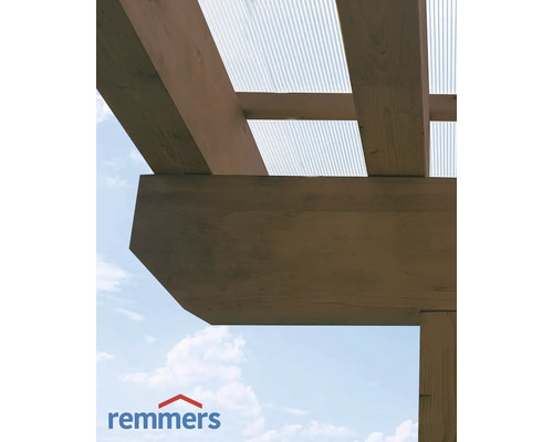 Vue détaillée d''une structure en bois avec une toiture translucide.