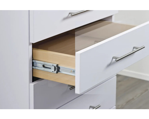 Commode avec tiroir ouvert et éléments métalliques