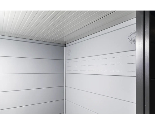 Vue intérieure d''une remise de jardin avec des panneaux muraux horizontaux et un revêtement de plafond