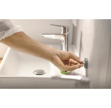 Installation eines Waschtischs mit Wasserhahn