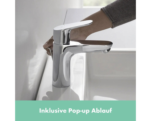 Glänzender Wasserhahn mit Zugstange und Pop-up-Ablauf auf einem Waschbecken