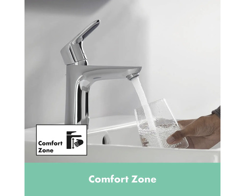 Wasserhahn befüllt ein Glas mit Wasser im Waschbecken. Merkmal: ComfortZone