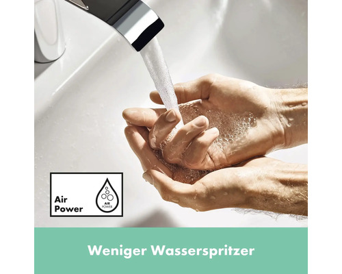 Hände unter einem Wasserhahn mit Air Power Funktion.