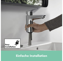 Installation einer Armatur am Waschbecken mit Hinweisschild einfache Installation