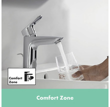 Wasserhahn mit Komfortbereich füllt ein Glas mit Wasser