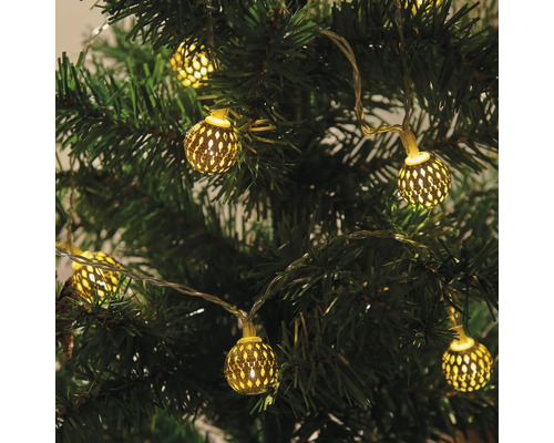 Guirlande lumineuse avec lampes sphériques sur le sapin de Noël