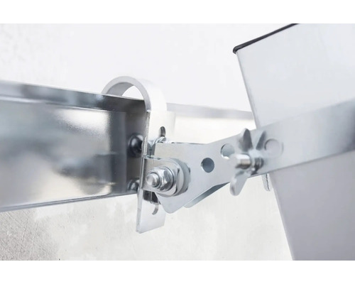 Nahaufnahme einer Stahlkonstruktion mit Schrauben und Muttern