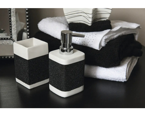 Accessoires de salle de bain avec distributeur de savon, gobelet à brosse à dents et serviettes