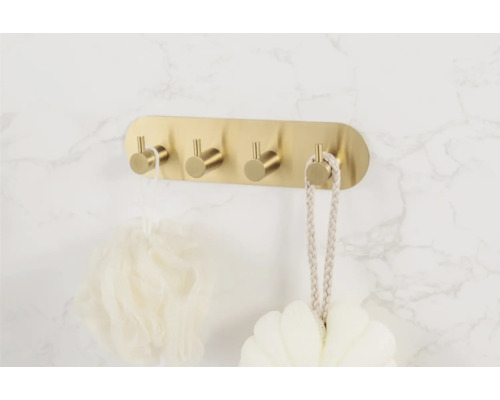 Porte-manteau mural avec quatre crochets dans la salle de bain