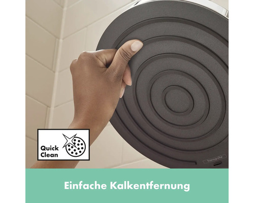 Hand zeigt Quick Clean Funktion eines Duschkopfs