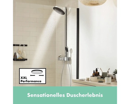 Duschsystem mit Regendusche und Handbrause in einem Badezimmer