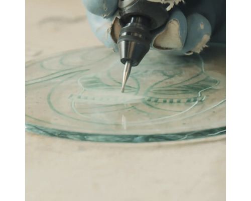 Gravure sur verre avec un outil de gravure