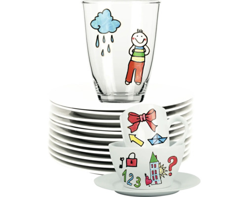 Glas und Tassen mit kindlichen Zeichnungen auf einem Stapel Teller