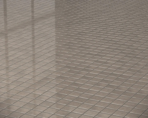 Quadratische Bodenfliesen aus Keramik