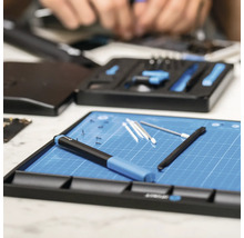 Werkzeugsatz und magnetische Unterlage für Reparaturen