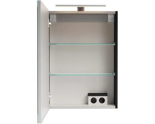 Armoire de toilette ouverte avec deux étagères en verre et prise de courant